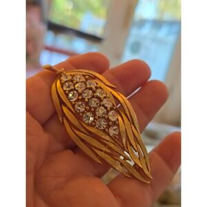Lisner Goldtone Rhinestone Brooch Vintage 2.5in 1960s